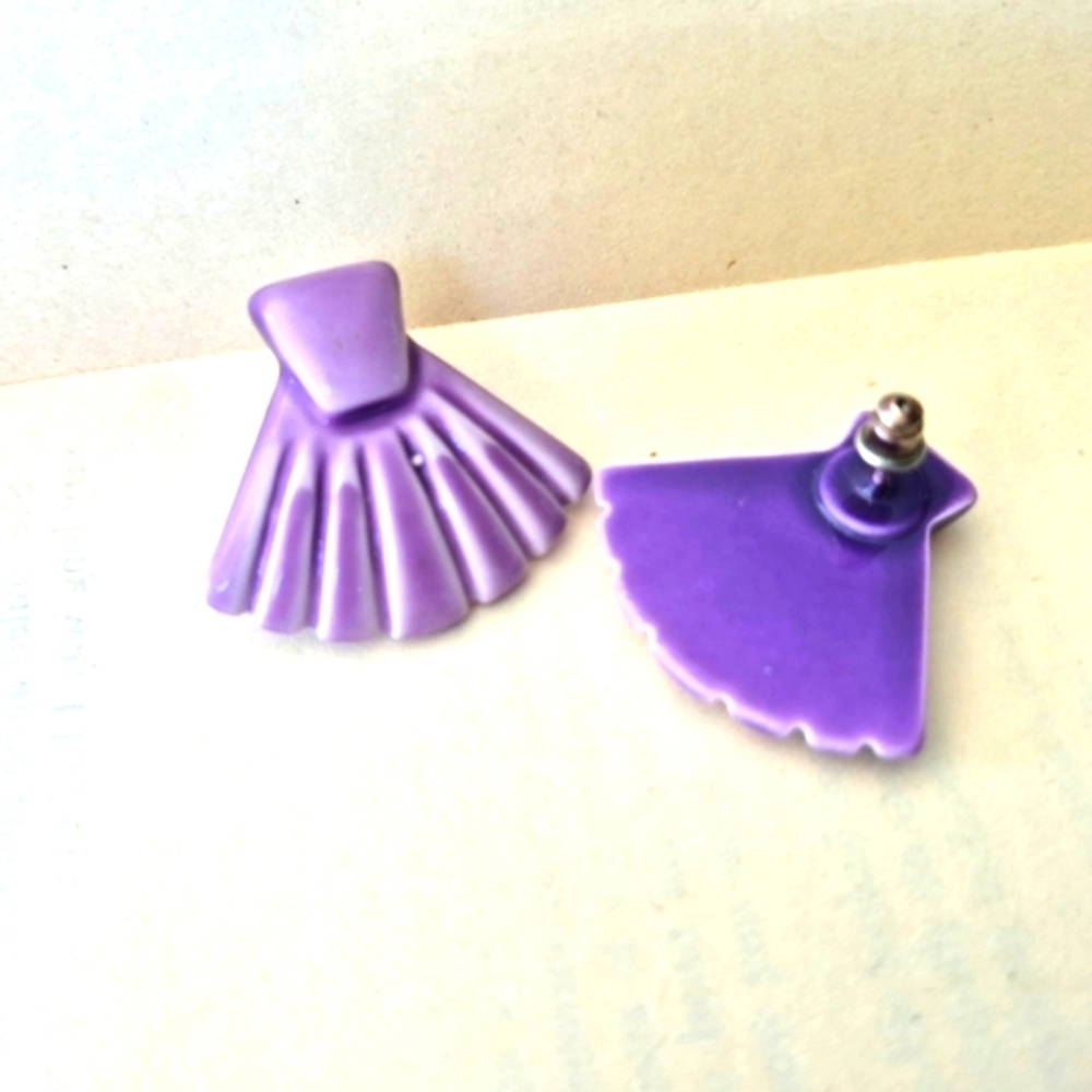 Purple Shell-Shaped Earrings - Picture 3 of 7